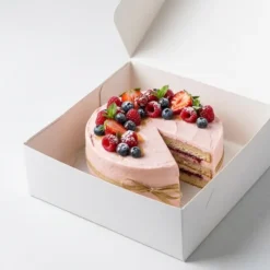 balta popierinė dėžutė tortams